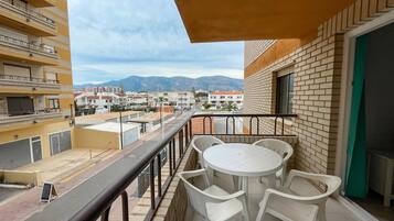 Basic-Apartment, 1 Schlafzimmer, eingeschränkter Meerblick (4 pax) | Terrasse/Patio