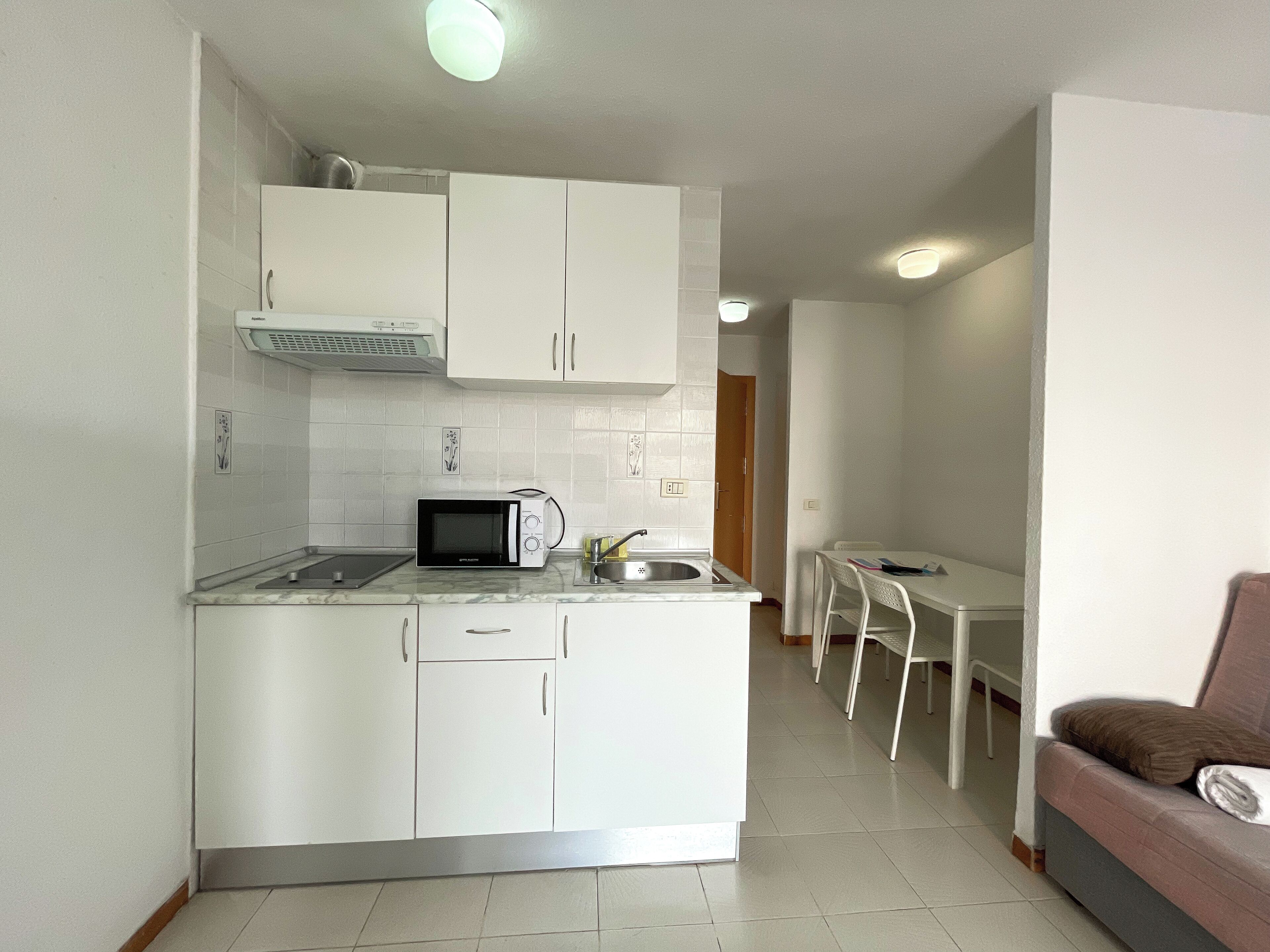 Basic-Apartment, 1 Schlafzimmer, eingeschränkter Meerblick (6 pax) | Eigene Küche | Kühlschrank, Mikrowelle, Herdplatte, Kochgeschirr/Geschirr/Besteck