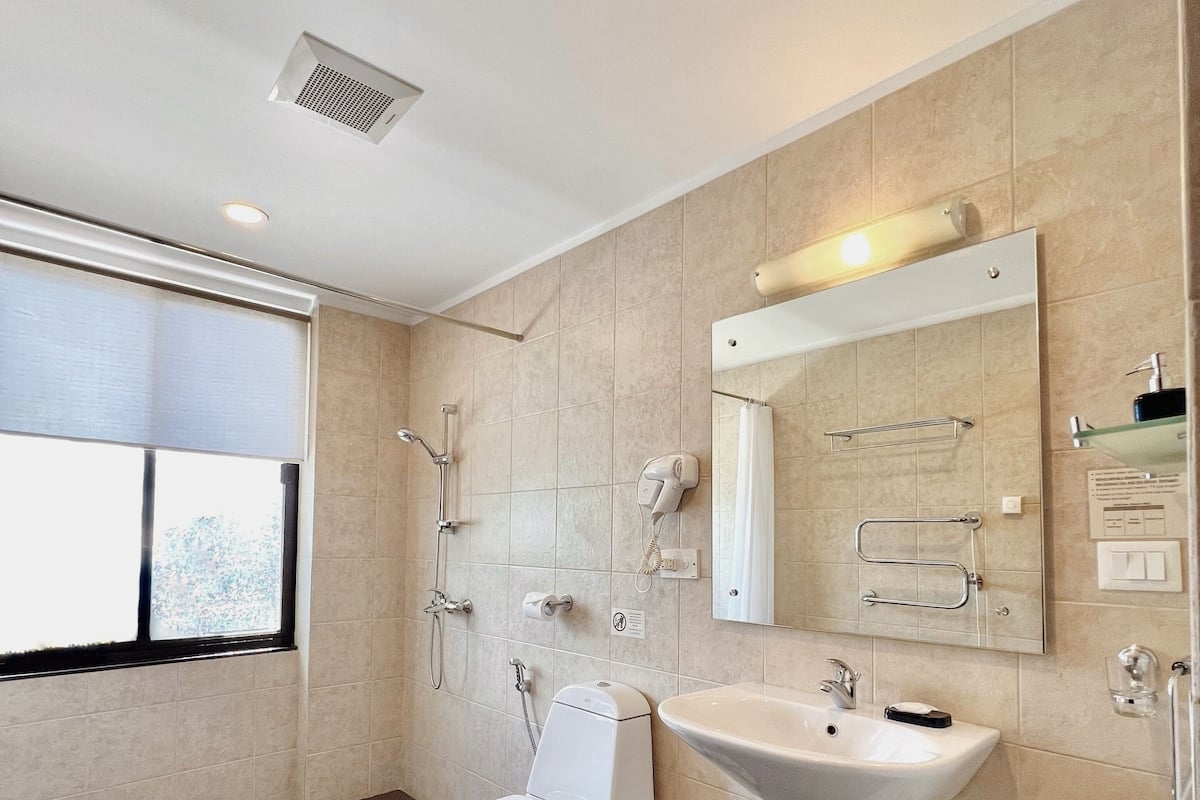 Executive-Zimmer, Balkon, Stadtblick | Badezimmer