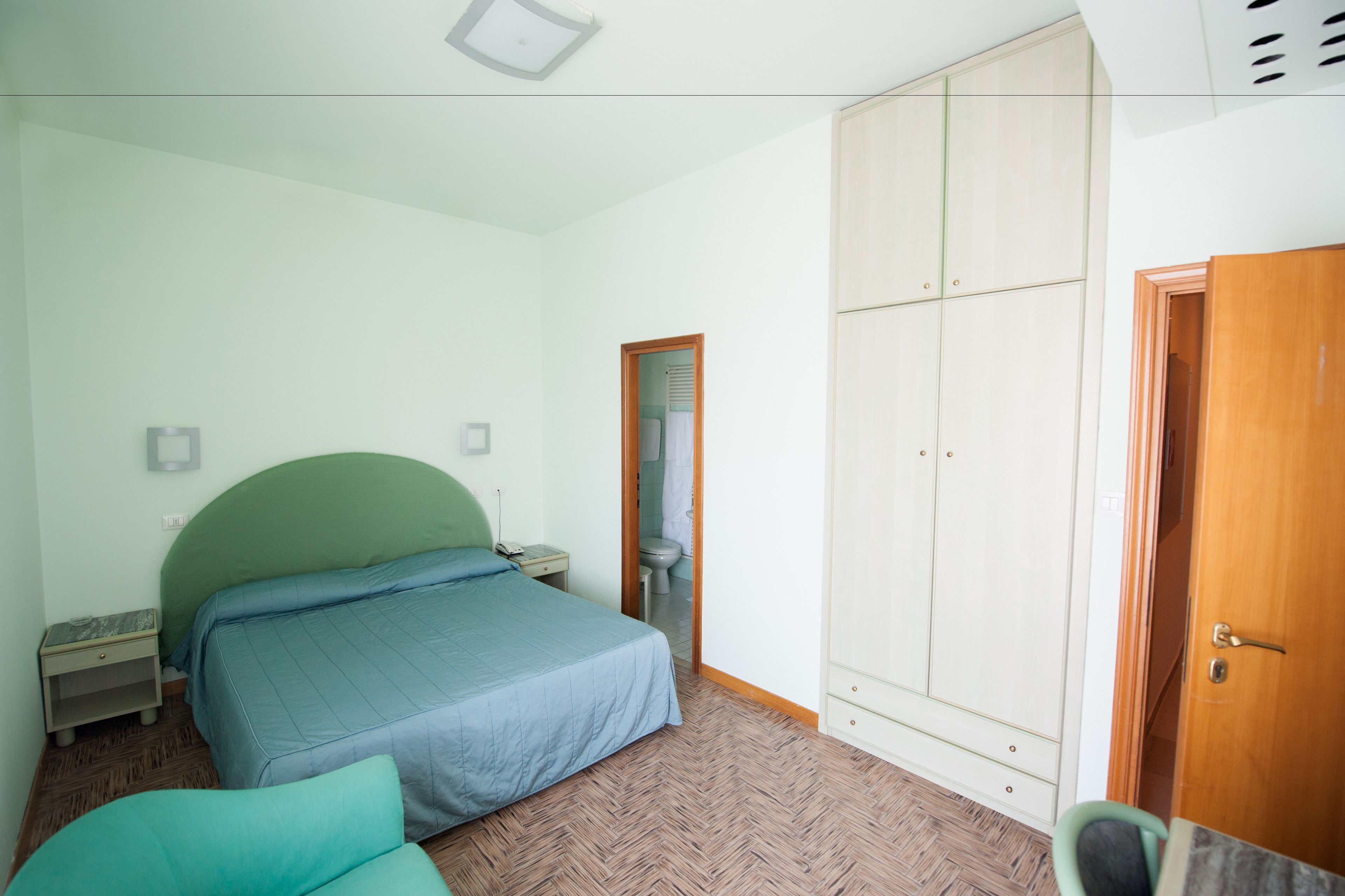 standard double or twin room, partial ocean view | minibar, in-room safe, desk, cots/infant beds