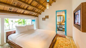 Down comforters, memory foam beds, minibar, in-room safe - Life Beach Villa (Da Nang)