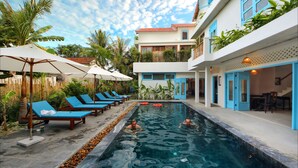 Outdoor pool - Life Beach Villa (Da Nang)