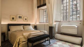 Habitación doble, vistas al patio | Ropa de cama de alta calidad, colchones Select Comfort, minibar