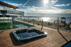 Outdoor pool - Pirita Beach Apartments & SPA (Tallinn)