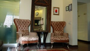 Lobby sitting area - Hotel One 7th Avenue (Islamabad)
