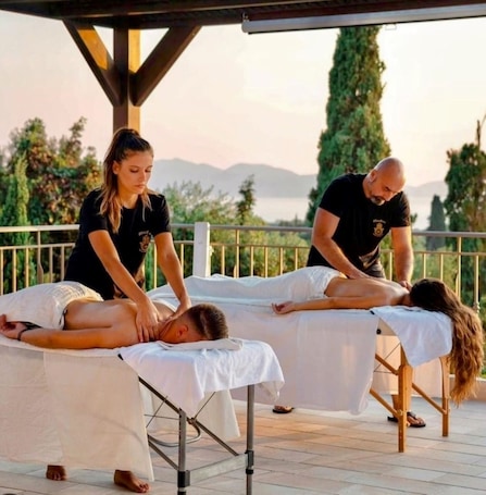 Massage in der Unterkunft. Hotel Kourkoumelata