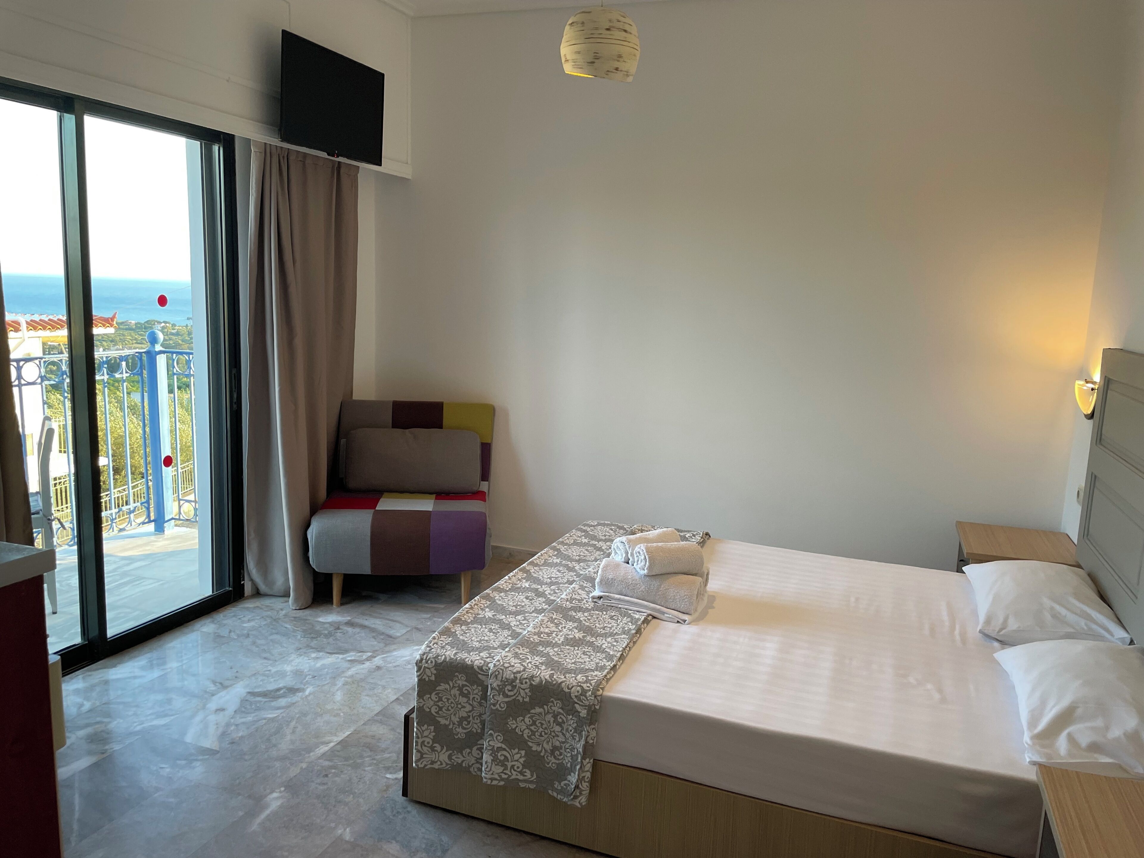 Estudio básico, 1 cama doble | Wifi gratis y ropa de cama
