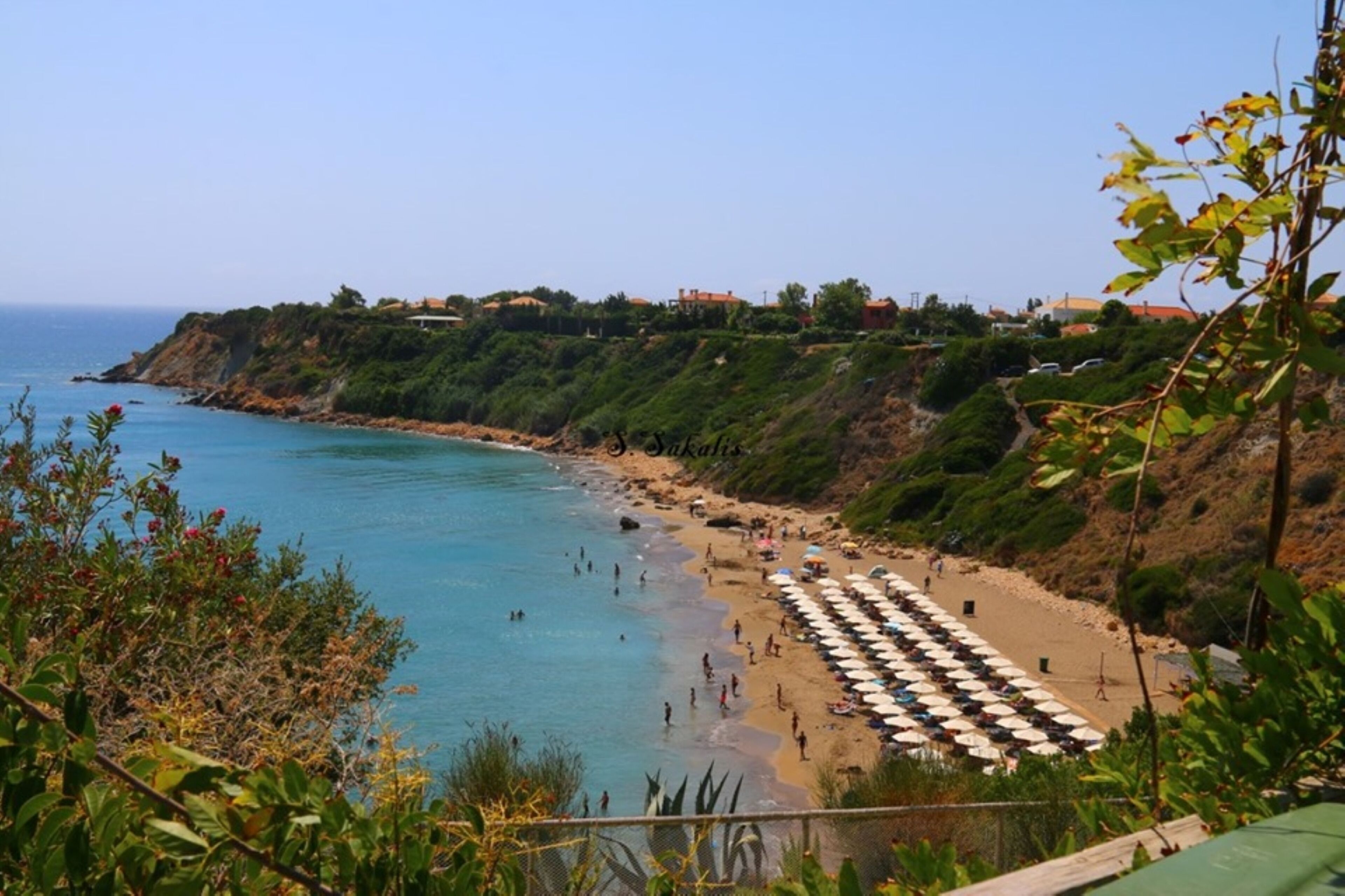 Beach nearby, beach shuttle, snorkeling, 8 beach bars