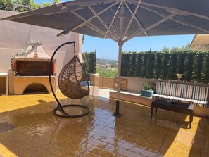 Habitación Deluxe, 1 cama de matrimonio grande, patio, en la zona del patio | Terraza o patio