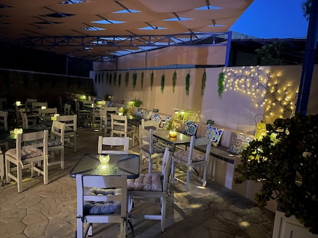 Terrasse/Patio. Hotel Kourkoumelata