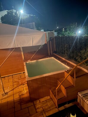Deluxe Room, 1 Double Bed | Private spa tub