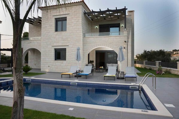 Villa, 4 chambres, piscine privée | Terrasse/patio