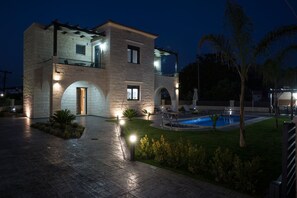 Villa, 4 chambres, piscine privée | Terrasse/Patio