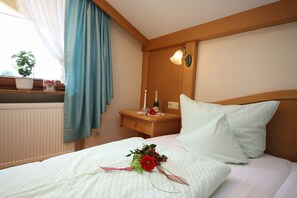 Suite | Premium bedding, in-room safe, iron/ironing board (on request) - Mein Landhaus (Burgberg)