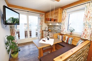 Studio, Kitchenette | Private kitchen