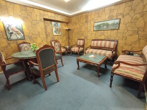 Studio Suite | Living area | TV - Hotel One Karachi (Karachi)