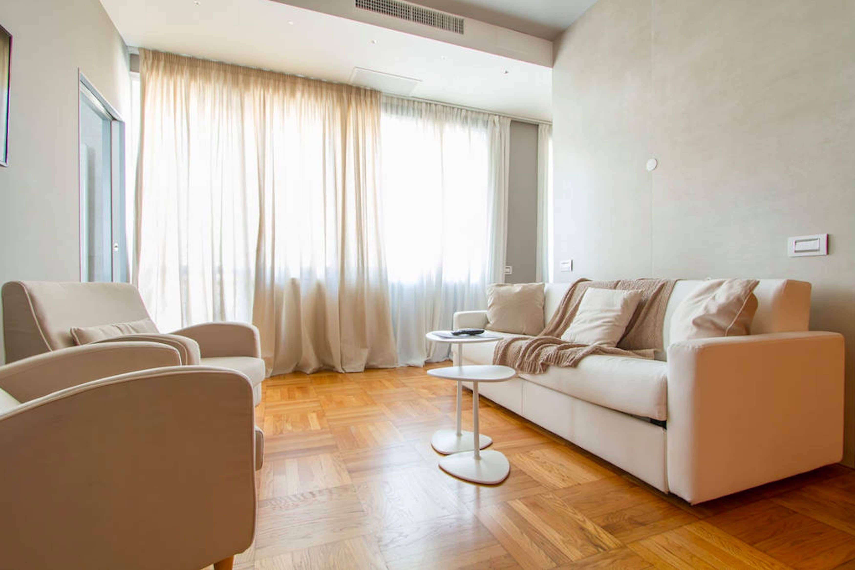 Suite (Patek) | Frette Italian sheets, premium bedding, down comforters