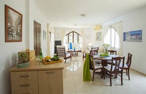 Villa, 3 Bedrooms, Sea View | In-room dining