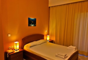In-room safe, desk, laptop workspace, soundproofing - Jenny Hotel (Zakynthos)