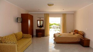 In-room safe, desk, laptop workspace, soundproofing - Jenny Hotel (Zakynthos)