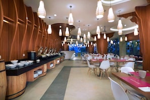 Daily buffet breakfast for a fee