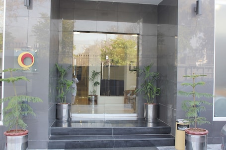 Property entrance. Hotel One Super Islamabad