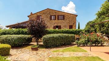 Frette Italian sheets, premium bedding, down comforters, in-room safe