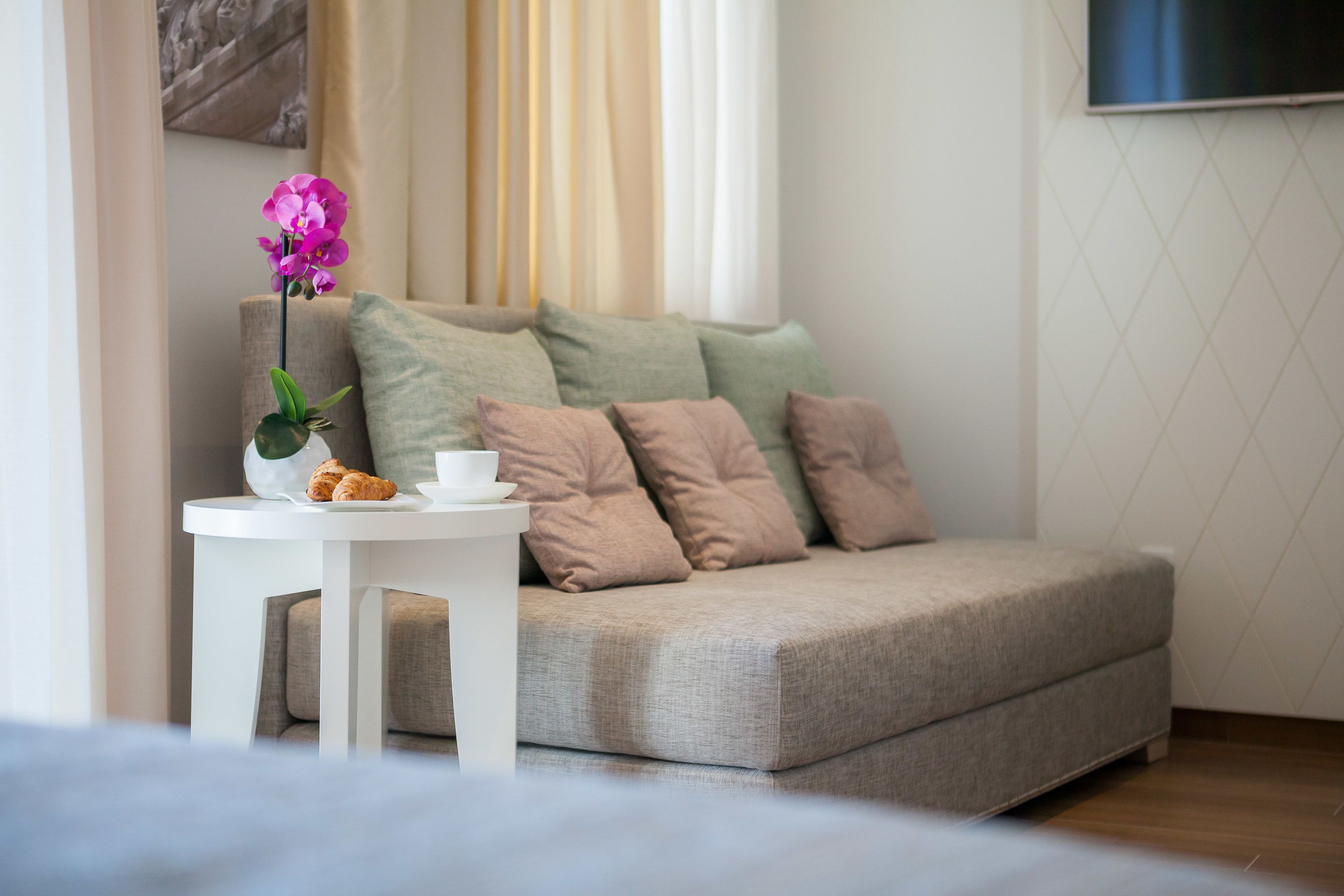 Literie de qualité supérieure, matelas mémoire de forme, minibar