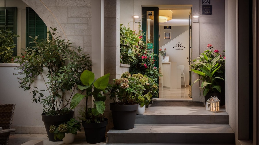 Balatura The Fine Bed & Breakfast