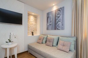 Deluxe Double or Twin Room (103) | Premium bedding, memory-foam beds, minibar, in-room safe - Balatura The Fine Bed & Breakfast (Split)