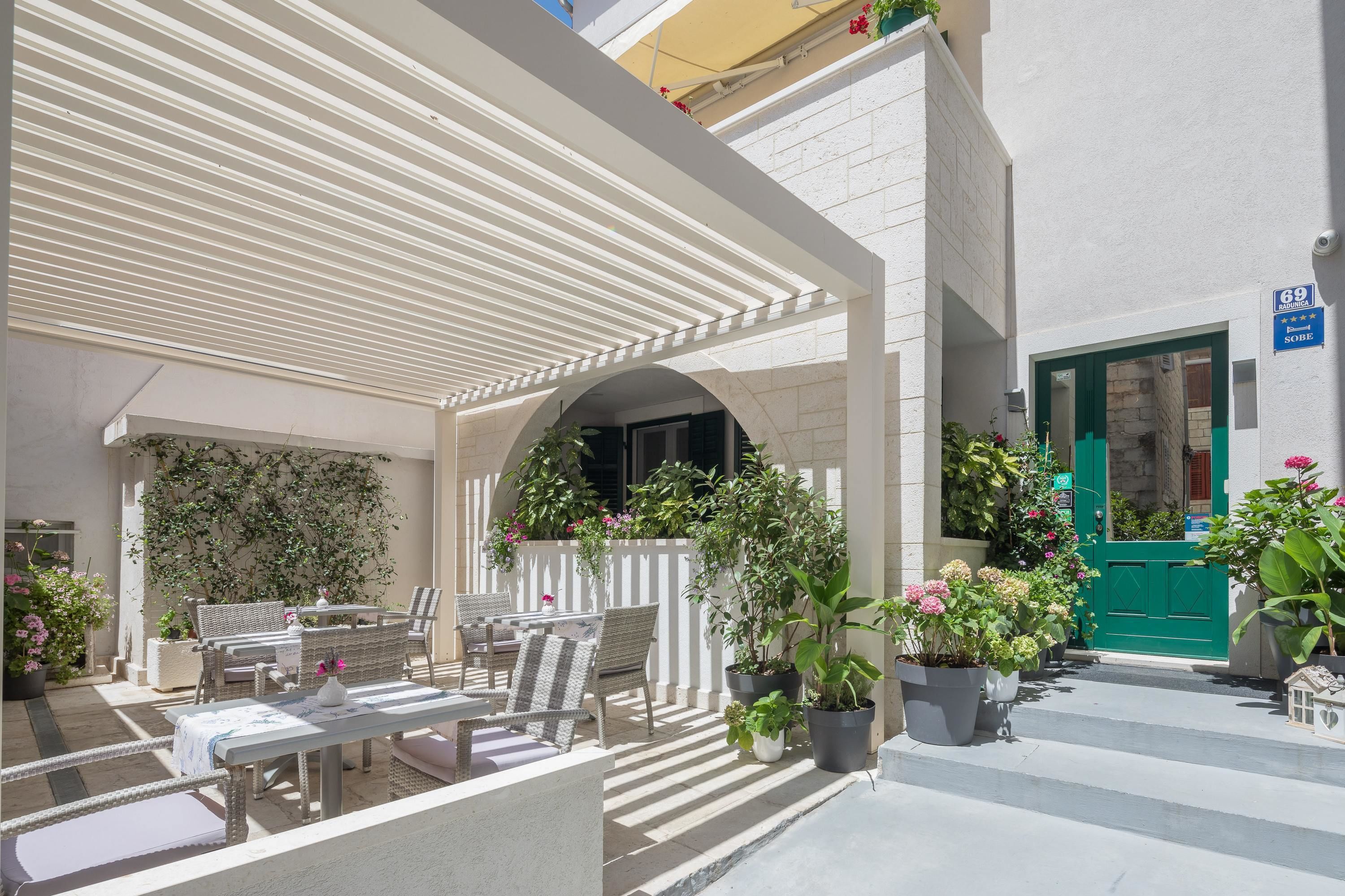 Entrada al alojamiento