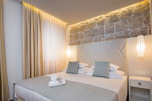 Deluxe Double Room, Balcony (102) | Premium bedding, memory-foam beds, minibar, in-room safe - Balatura The Fine Bed & Breakfast (Split)