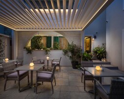 Fachada del alojamiento - Noche