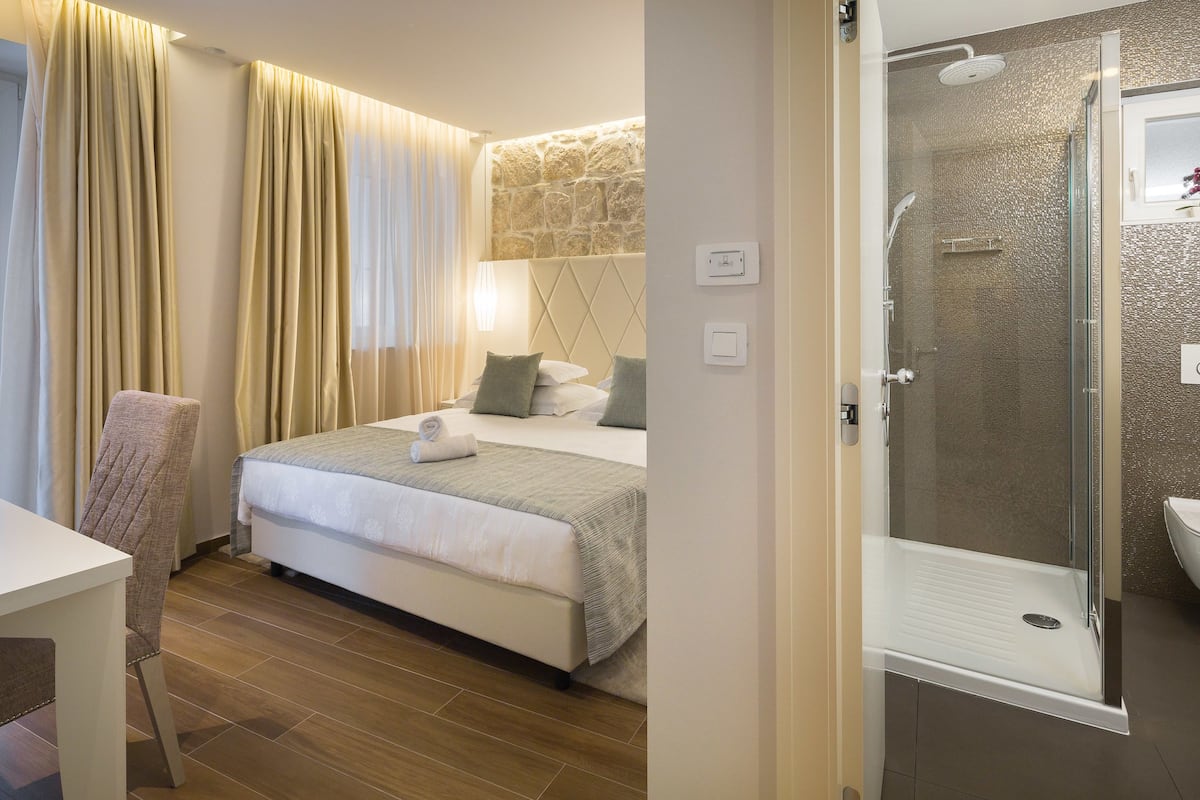 Deluxe Double Room, Balcony (102) | Premium bedding, memory foam beds, minibar, in-room safe