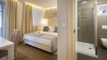 Quarto casal luxo, sacada (102) | Roupas de cama premium