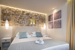 Habitación estándar con 1 cama doble o 2 individuales (101) | Ropa de cama de alta calidad, colchones viscoelásticos, minibar