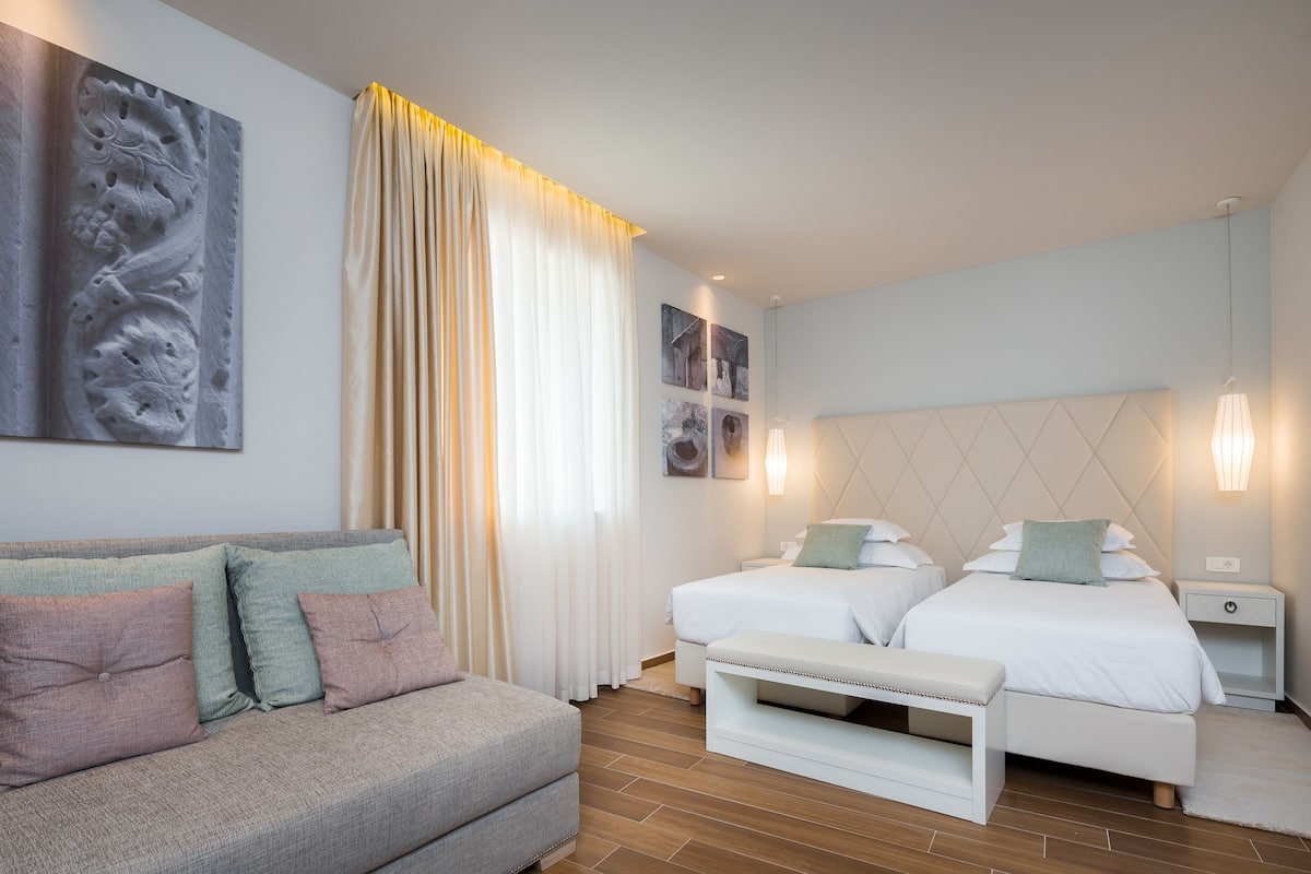 Deluxe Double or Twin Room (103) | Premium bedding, memory foam beds, minibar, in-room safe