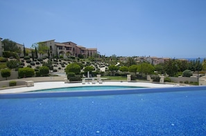 Outdoor pool - Apollo Golf Suite (Kouklia)