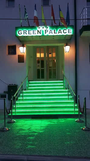 Property entrance - Hotel Green Palace (Sinaia)