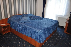 Minibar, schallisolierte Zimmer, kostenloses WLAN, Bettwäsche