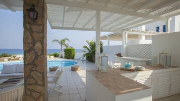 Villa, 4 Bedrooms | Terrace/patio
