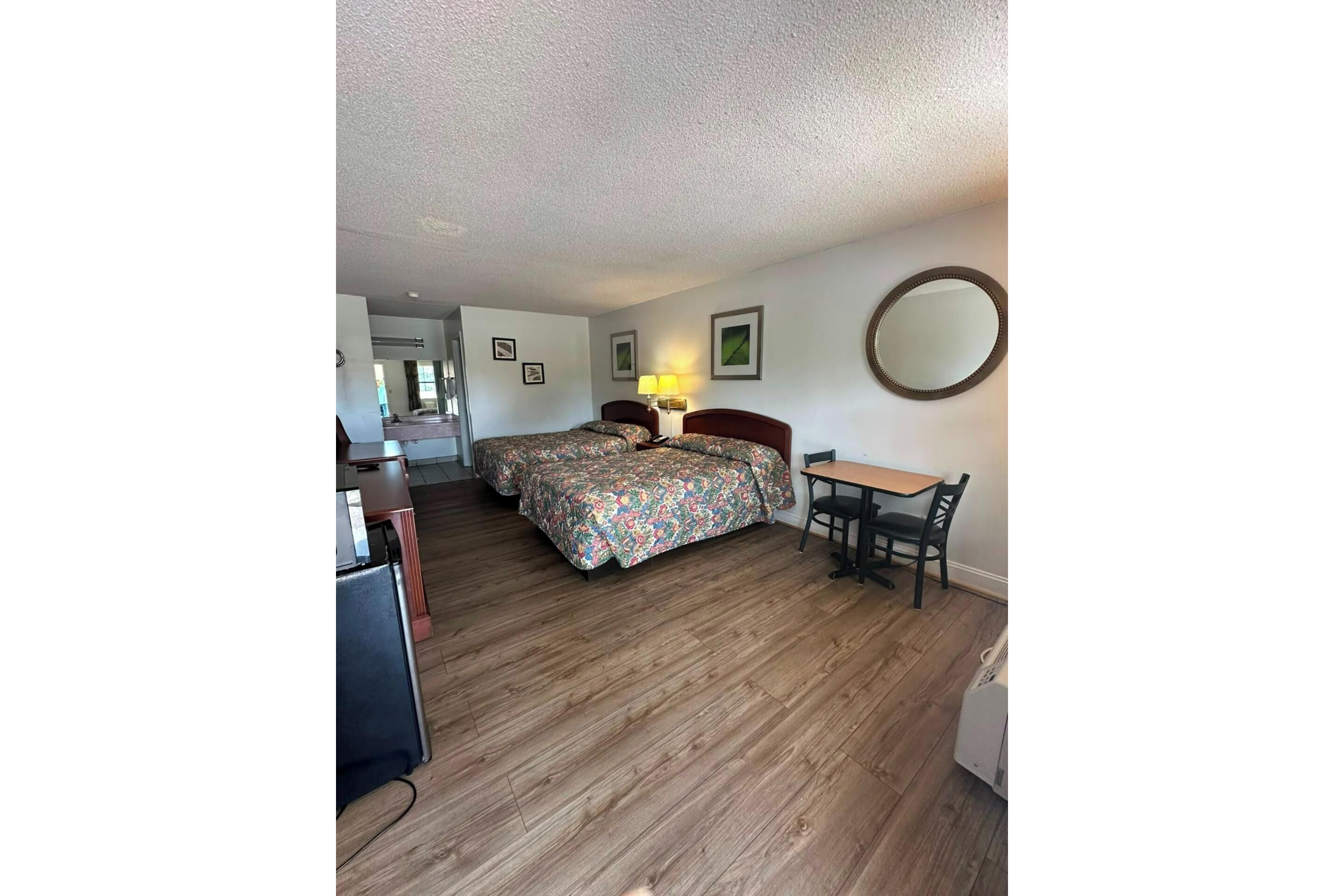 Habitación, 2 camas matrimoniales, para fumadores | Wifi gratis y ropa de cama 