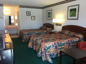 Desk, iron/ironing board, free WiFi, wheelchair access