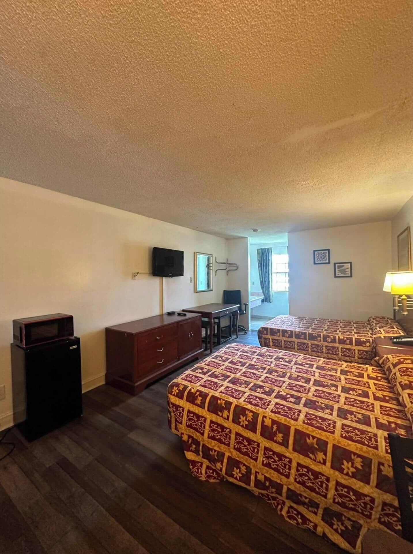 Habitación, 2 camas matrimoniales, para no fumadores | Wifi gratis y ropa de cama 