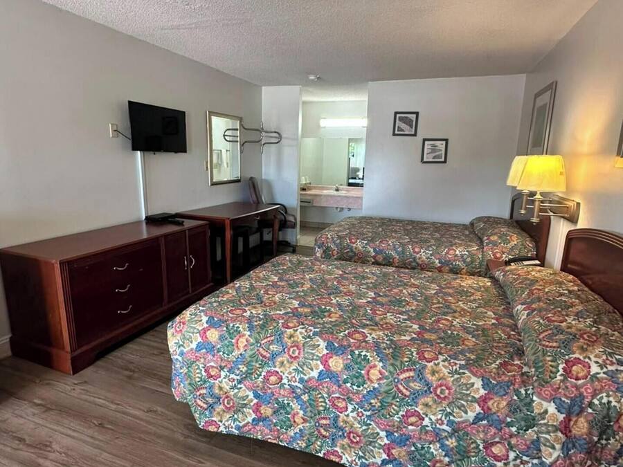 Habitación, 2 camas matrimoniales, para fumadores | Wifi gratis y ropa de cama