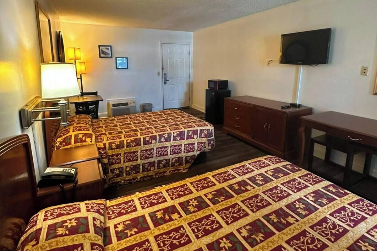 Room, 2 Double Beds, Non Smoking | WiFi (free), bed sheets
