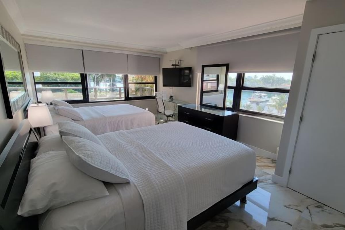 In-room safe, desk, iron/ironing board, bed sheets