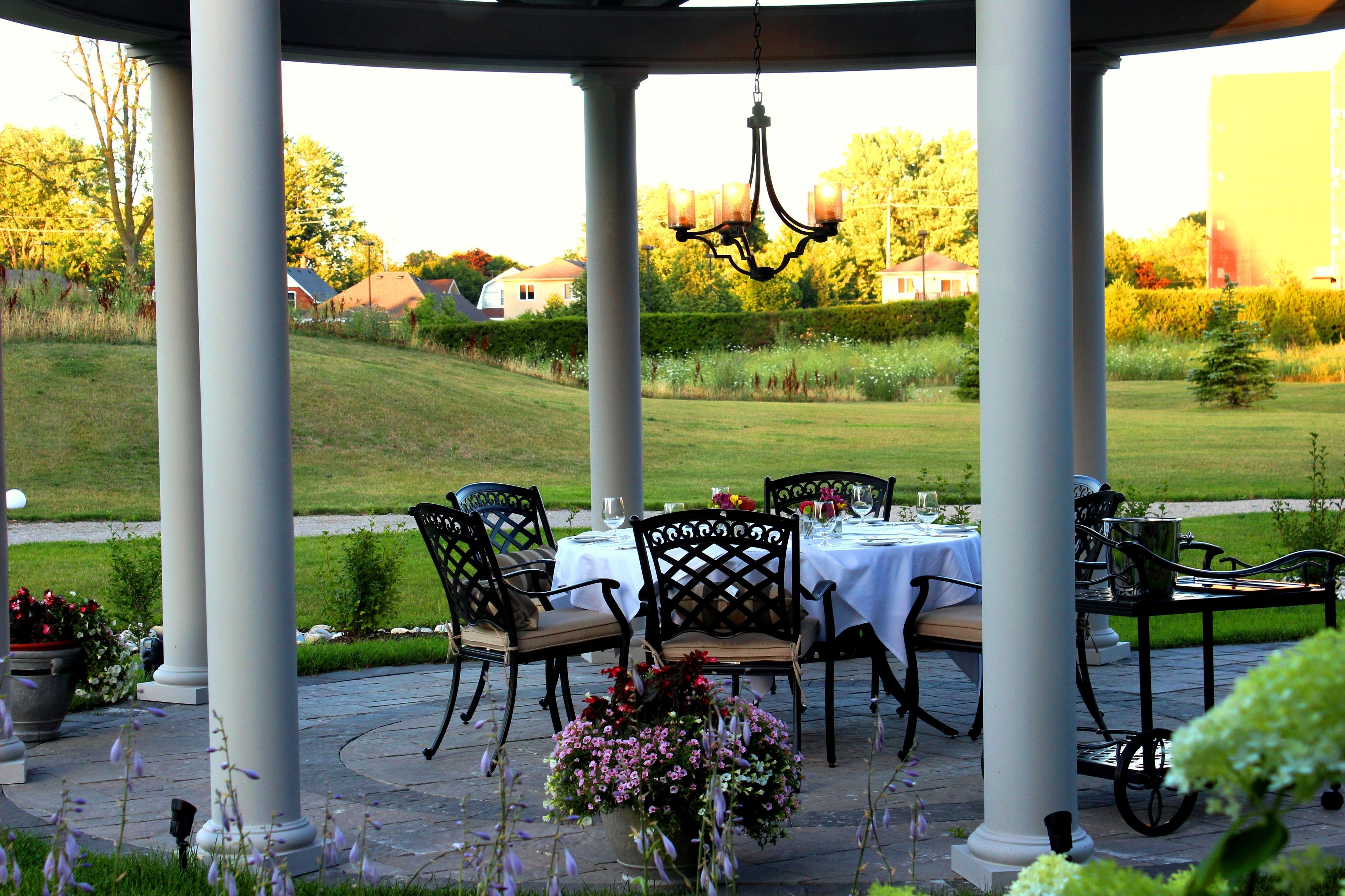 Breakfast, lunch and dinner served