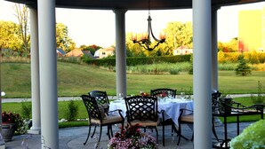 Petit déjeuner, déjeuner, dîner et brunch servis sur place