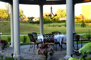 Breakfast, lunch and dinner served - The Bruce Hotel (Stratford)